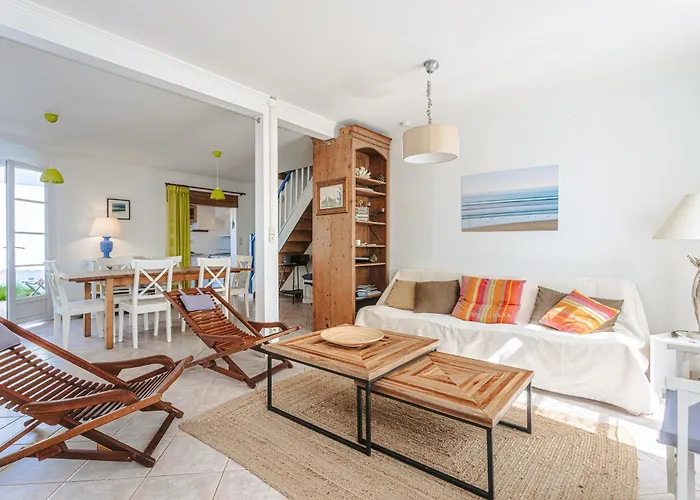 Maison A 4 Min Du Marche Et Plages Holiday home