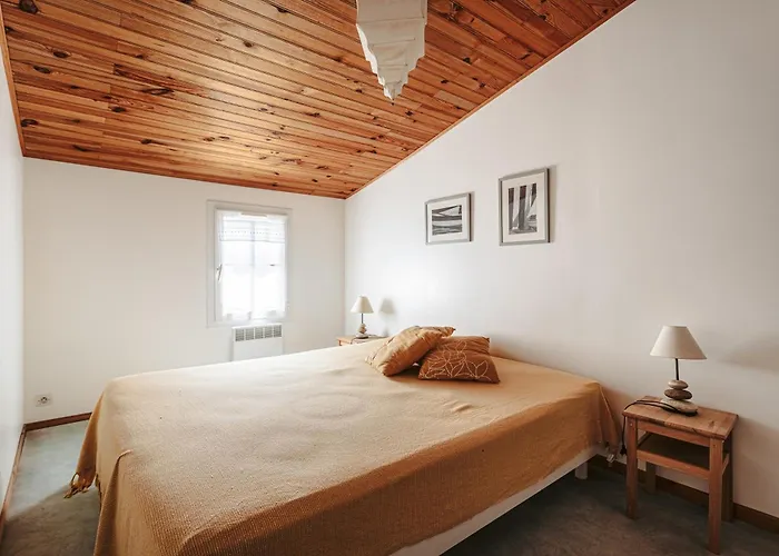 Maison A 4 Min Du Marche Et Plages Holiday home